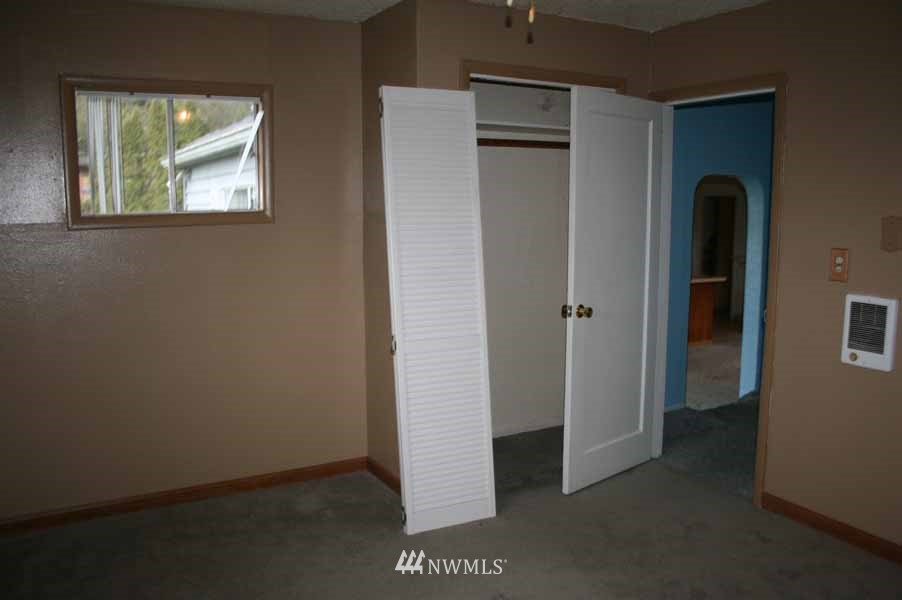 4034 Poplar Way Longview, WA 98632 - Photo 7 of 15 Gallery Image 7