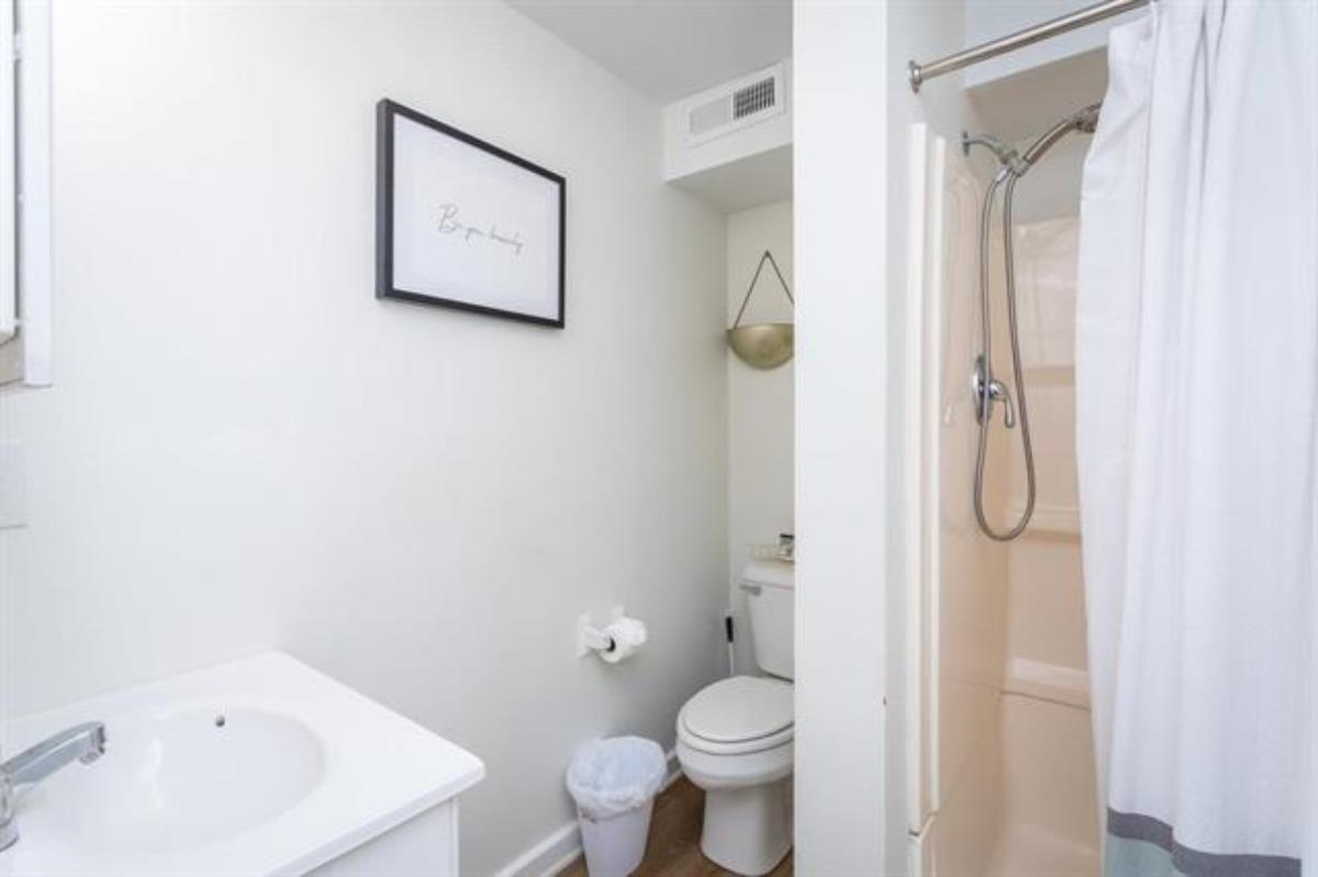 600 East Main Street Waynesboro, VA 22980 - Photo 14 of 33 a bathroom with a toilet sink and shower