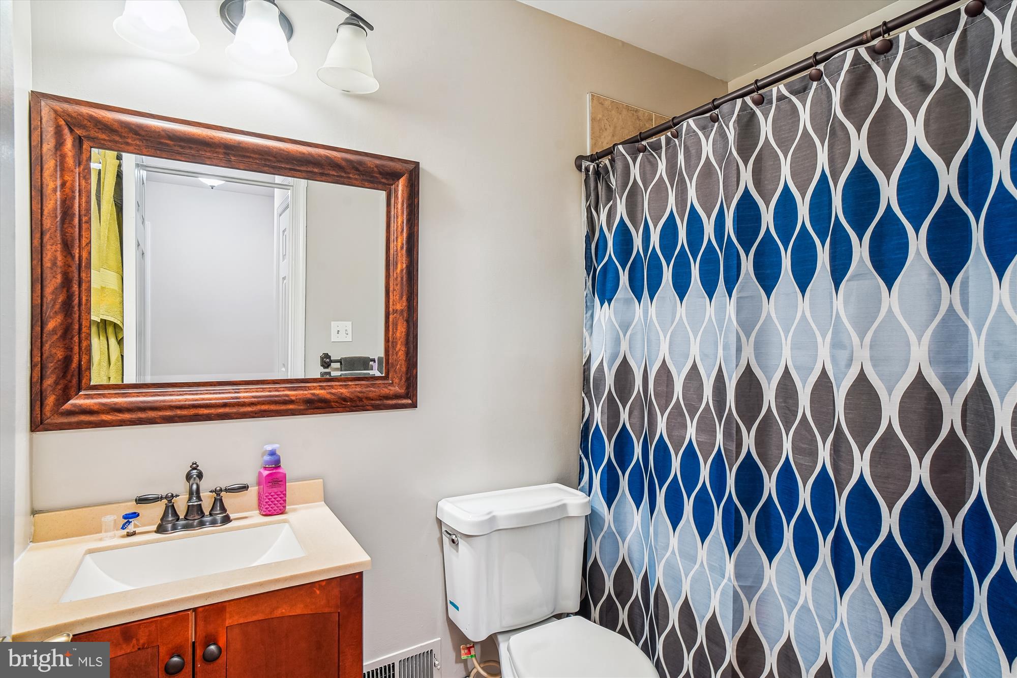 18704 Bloomfield Road Olney, MD 20832 - Photo 24 of 52 Hall Bath
