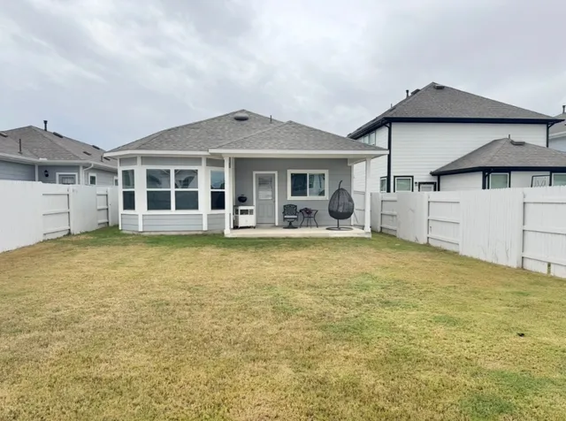 $1,850 | 204 Tillage Road, Elgin, TX 78621