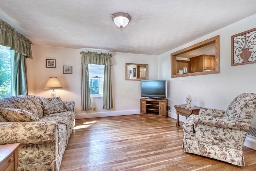 9 Lee Road Sharon, MA 02067 - Photo 2 of 19 Gallery Image 2