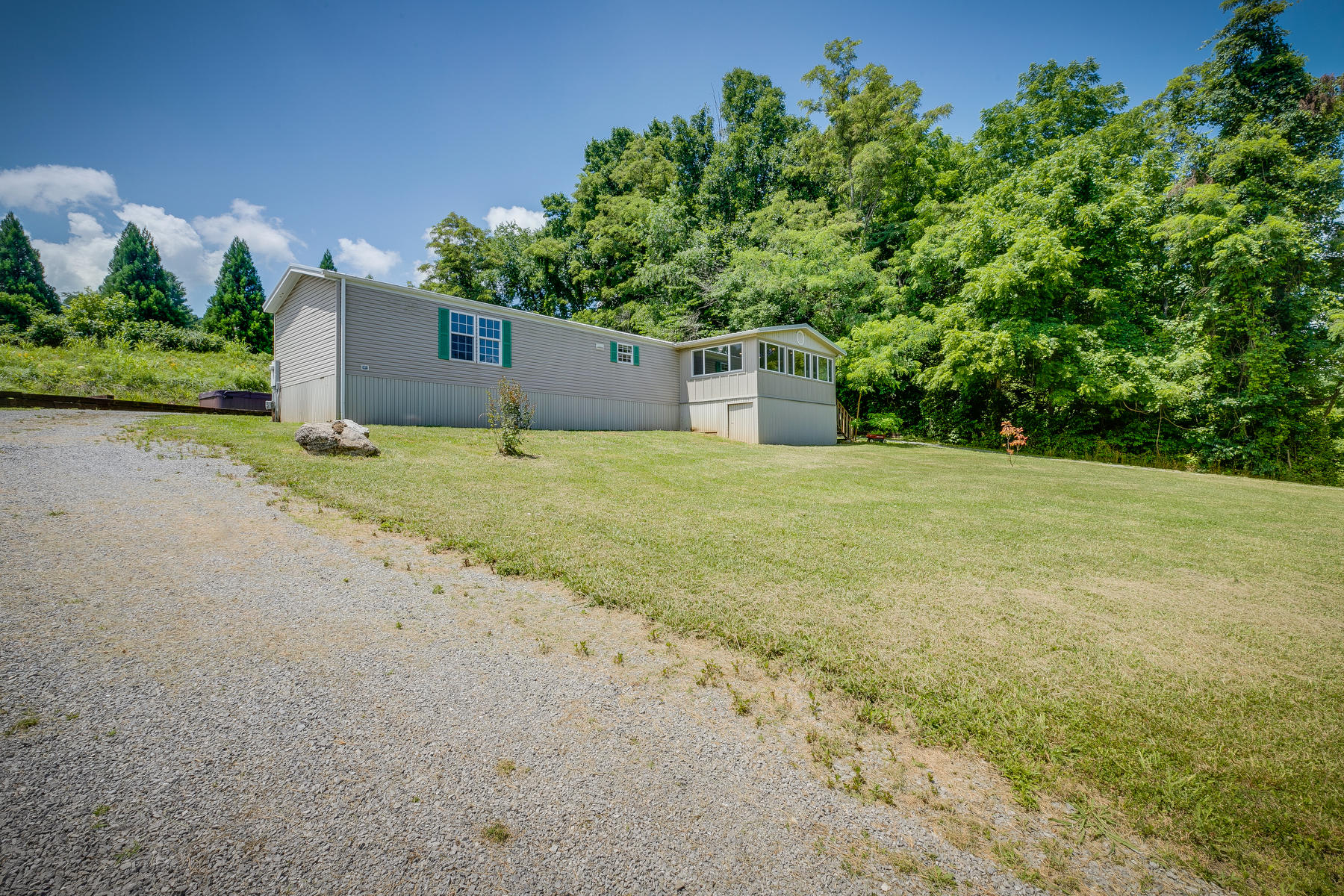 187 Cedar Grove Road Johnson City, TN 37601 - Photo 3 of 41 003