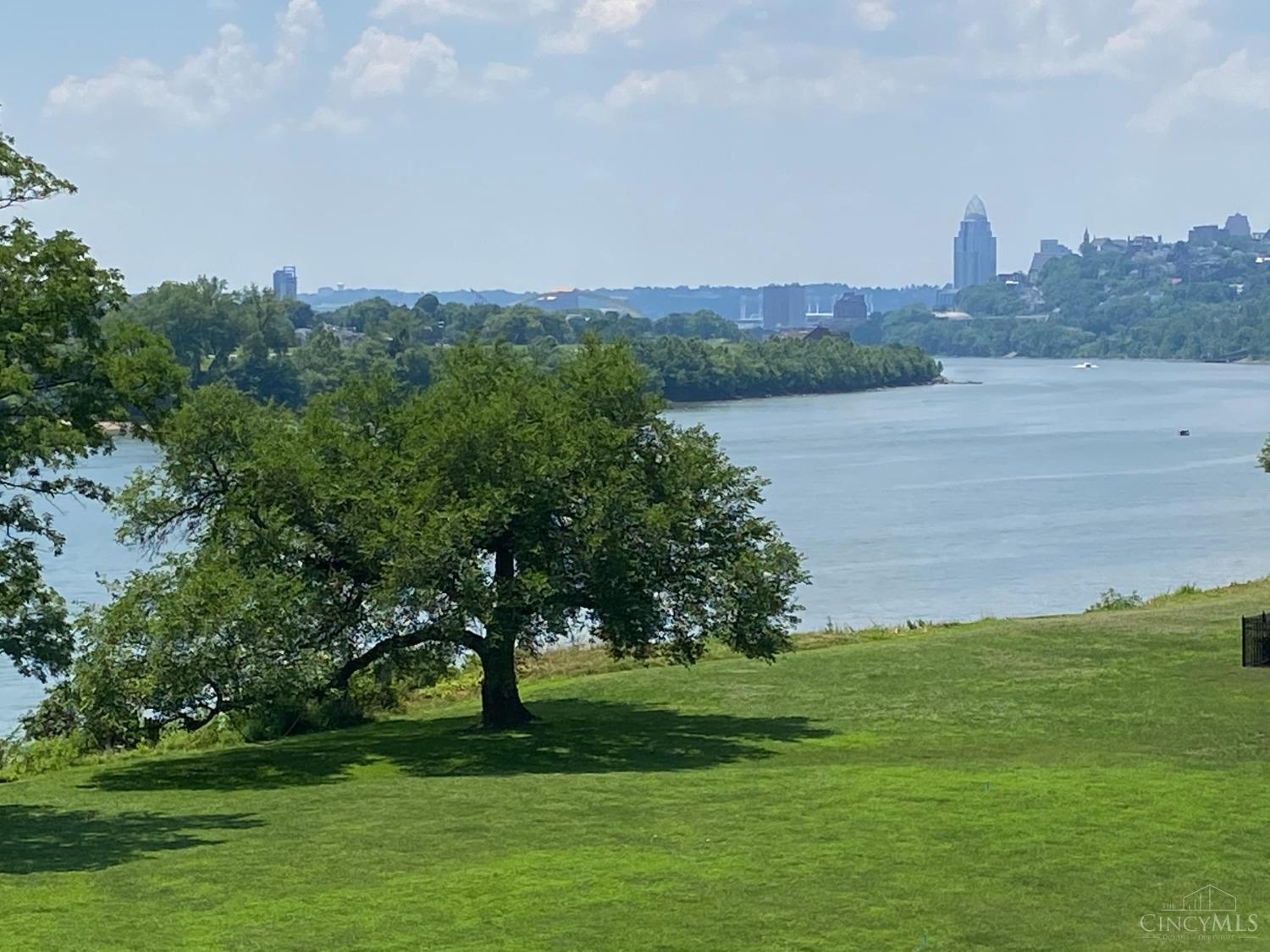 2485 Riverside Drive Cincinnati, OH 45202 - Photo 3 of 9