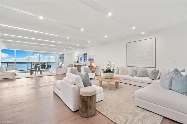 $6,795,000 | 11125 Gulf Shore Drive, Unit PH1, Naples, FL 34108