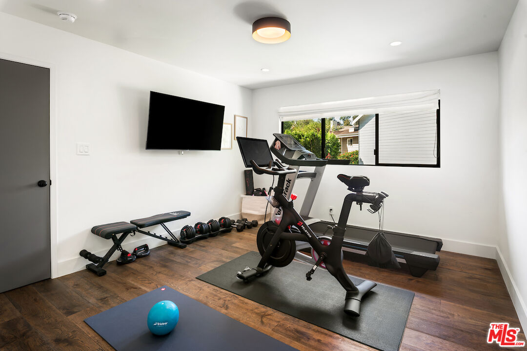 17003 Rancho Street Encino, CA 91316 - Photo 24 of 29 a view of a room with gym equipment
