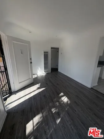 $1,695 | 6215 Crenshaw Boulevard, Los Angeles, CA 90043