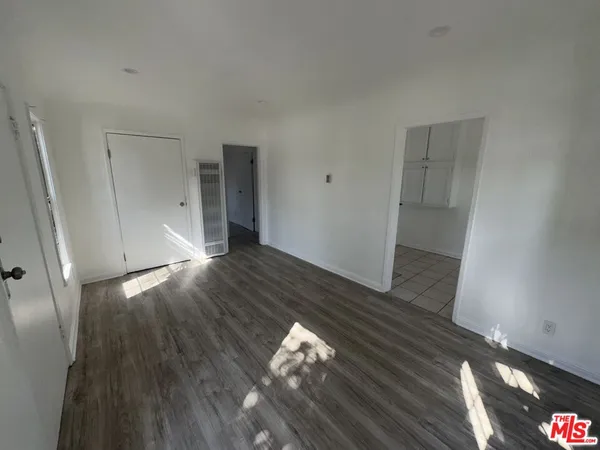 $1,695 | 6215 Crenshaw Boulevard, Los Angeles, CA 90043