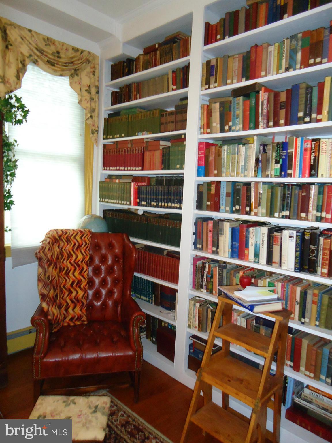 15671 Pratt Road Ridge, MD 20680 - Photo 22 of 30 a living room with a book shelf and a book shelf