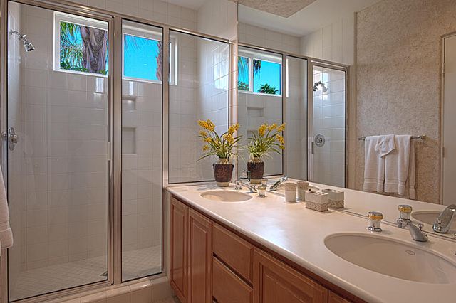 a view of a pathway with house on both side