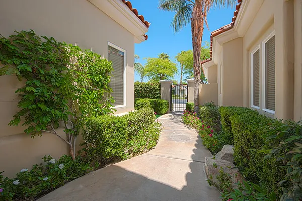$10,000 | 379 Tomahawk Drive, Palm Desert, CA 92211