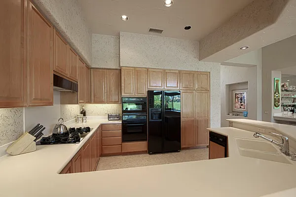 $10,000 | 379 Tomahawk Drive, Palm Desert, CA 92211