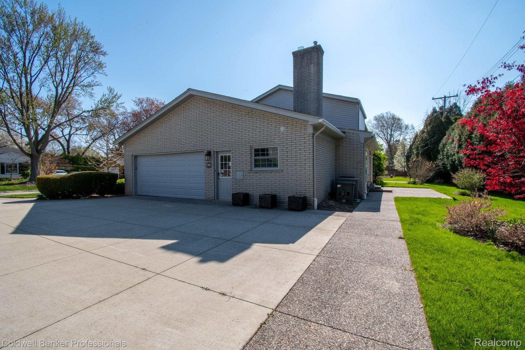 65 South Duval Road Grosse Pointe, MI 48236 - Photo 34 of 40 20200511-DSC_6075.jpg