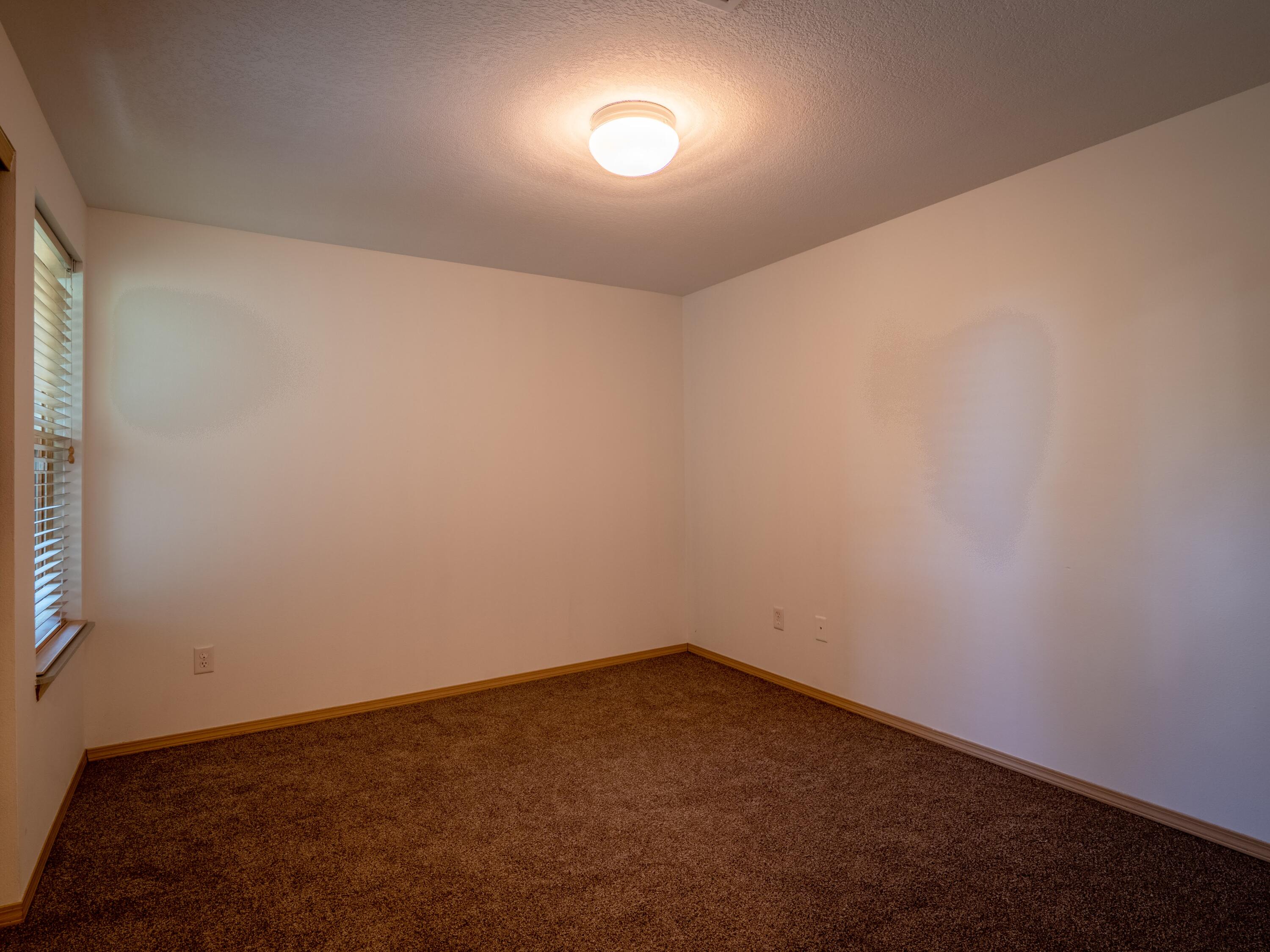2106 Delta Waters Road Medford, OR 97504 - Photo 21 of 32 Bed 1a