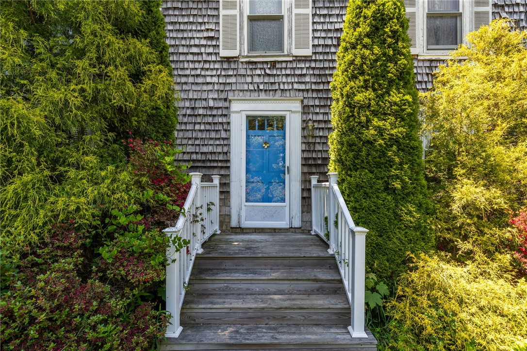 469 Wapping Road Portsmouth, RI 02871 - Photo 3 of 38
