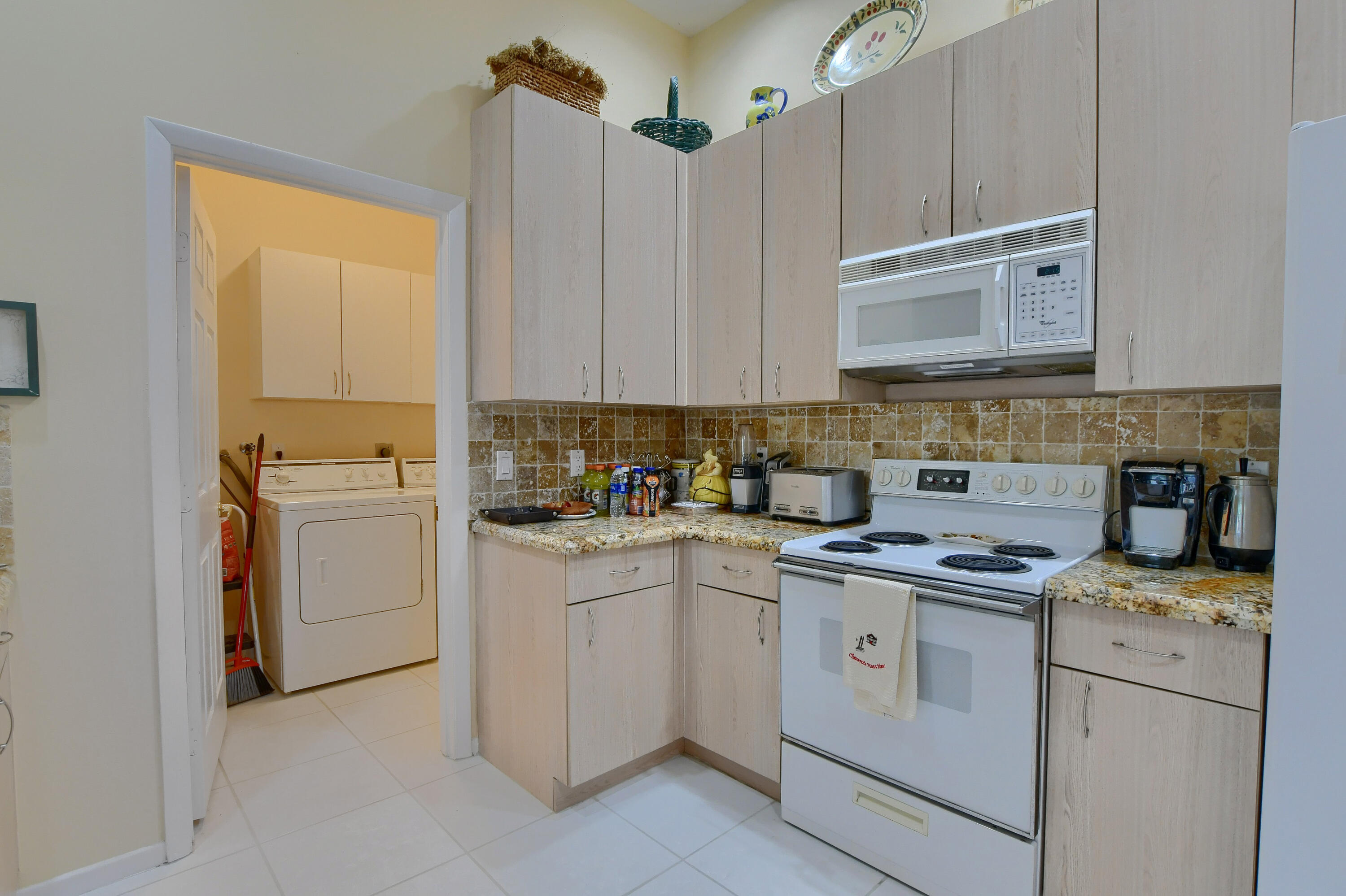 23446 Torre Circle Boca Raton, FL 33433 - Photo 10 of 33 kitchen