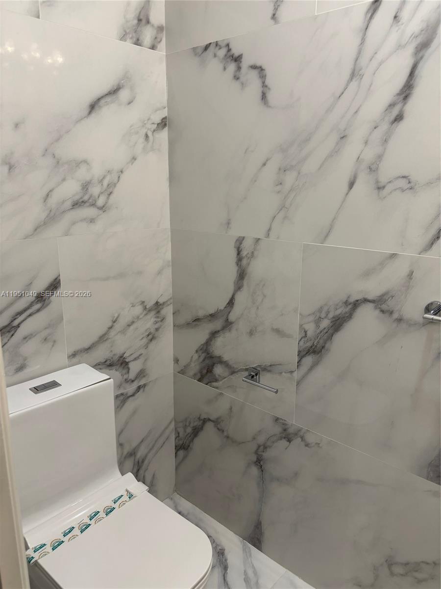 15465 Southwest 36th Terrace Miami, FL 33185 - Photo 11 of 20