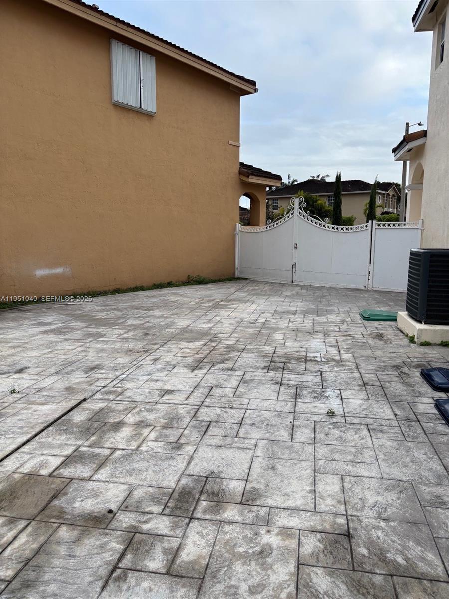 15465 Southwest 36th Terrace Miami, FL 33185 - Photo 3 of 20