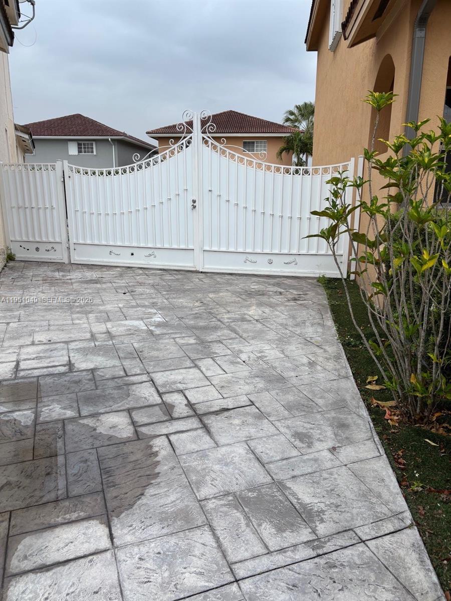 15465 Southwest 36th Terrace Miami, FL 33185 - Photo 8 of 20