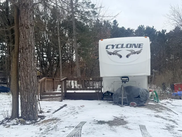 a wooden bench sitting in front of a building