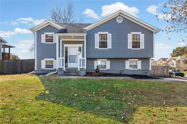 $325,000 | 300 Copeland Drive, Greenwood, MO 64034