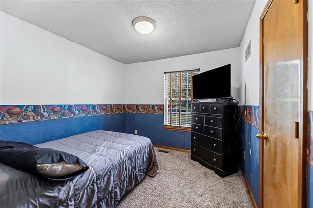 $325,000 | 300 Copeland Drive, Greenwood, MO 64034