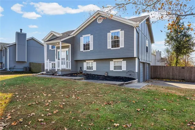 $325,000 | 300 Copeland Drive, Greenwood, MO 64034