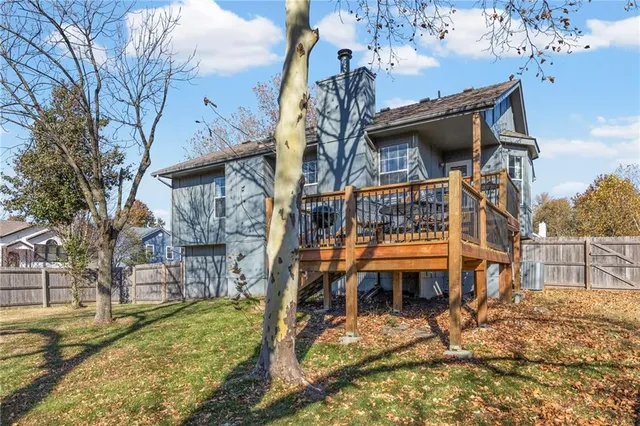 $325,000 | 300 Copeland Drive, Greenwood, MO 64034