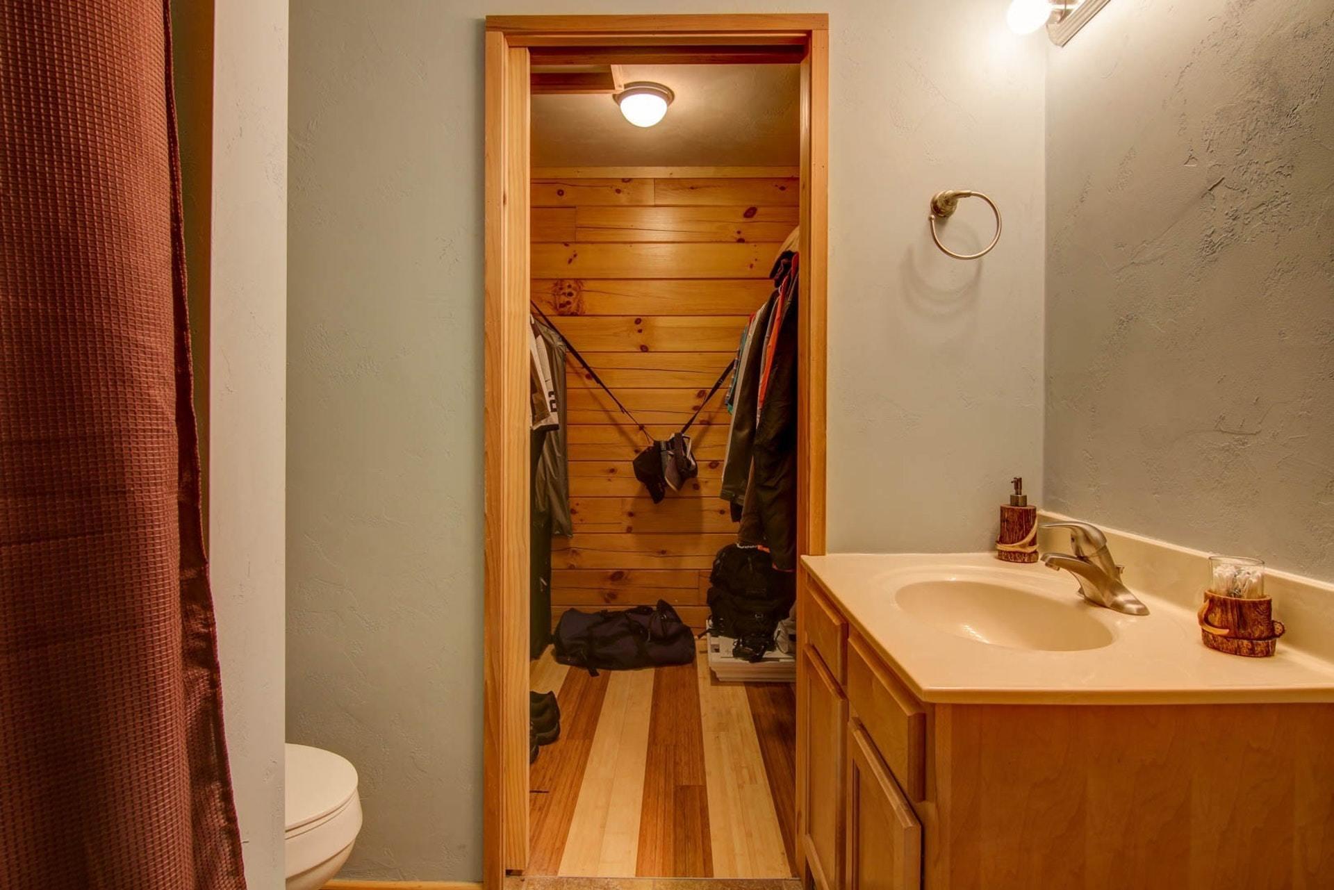 858 Mount Chestnut Road New Castle, VA 24127 - Photo 17 of 32 017-275905-0531208-36_6482540
