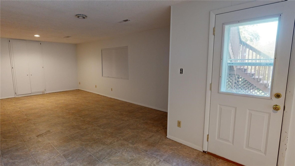 396 West Ash Avenue Decatur, IL 62526 - Photo 25 of 37 an empty room with windows