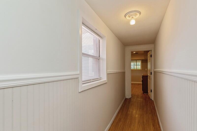 180 Harris Road Northeast Fort Walton Beach, FL 32547 - Photo 13 of 35 LAUNDRY HALLWAY