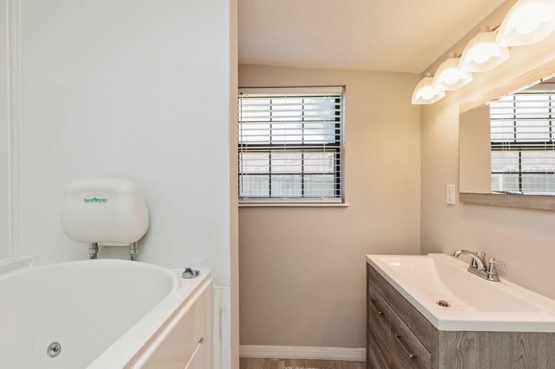 180 Harris Road Northeast Fort Walton Beach, FL 32547 - Photo 27 of 35 PRIMARY BATH3