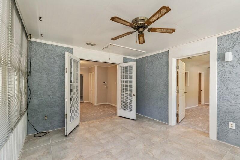 180 Harris Road Northeast Fort Walton Beach, FL 32547 - Photo 3 of 35 FLORIDA ROOM2