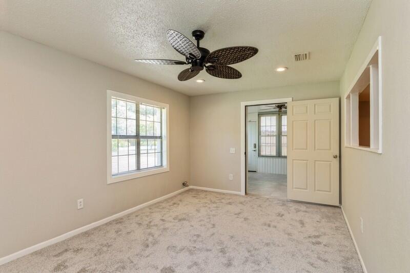 180 Harris Road Northeast Fort Walton Beach, FL 32547 - Photo 7 of 35 LIVING ROOM2