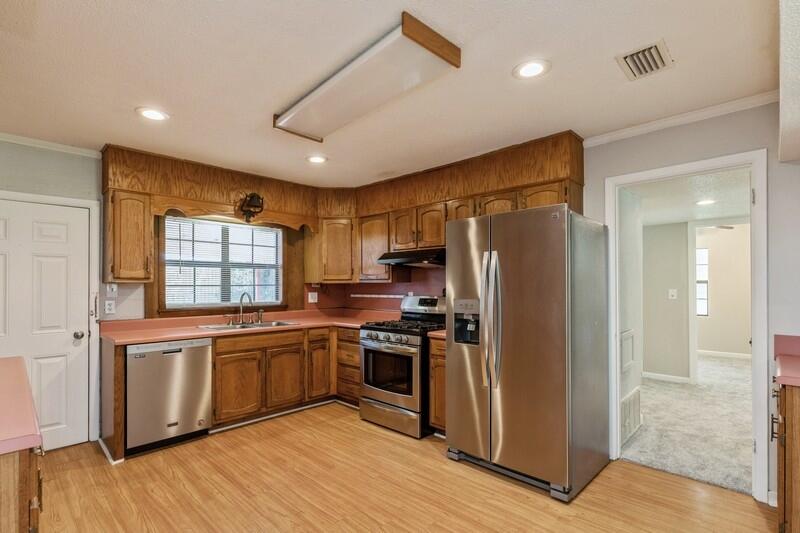 180 Harris Road Northeast Fort Walton Beach, FL 32547 - Photo 8 of 35 KITCHEN