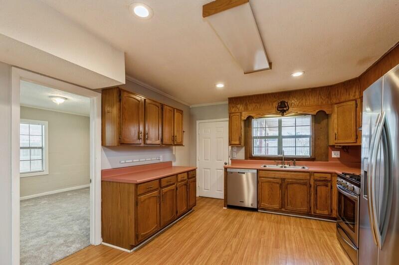 180 Harris Road Northeast Fort Walton Beach, FL 32547 - Photo 9 of 35 KITCHEN2