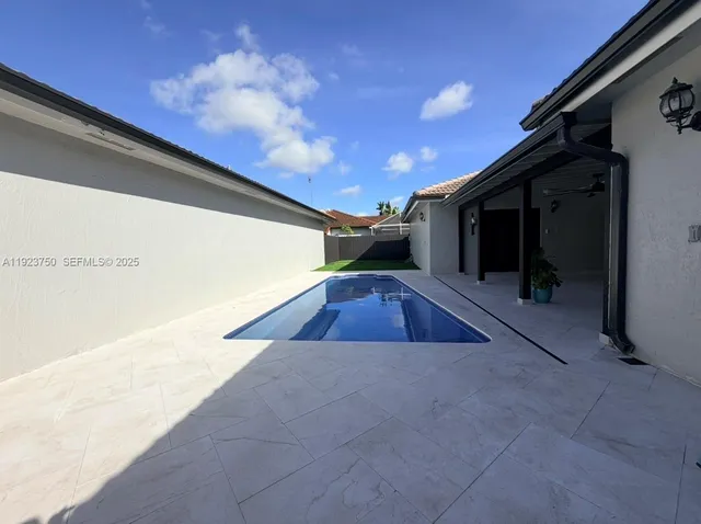 a view of an outdoor space