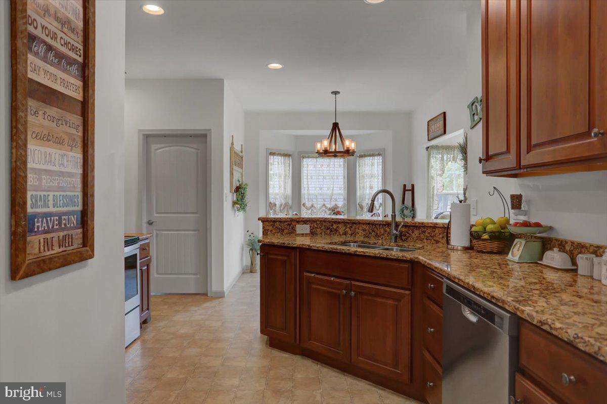 416 Castleton Drive Chambersburg, PA 17202 - Photo 12 of 44 Kitchen