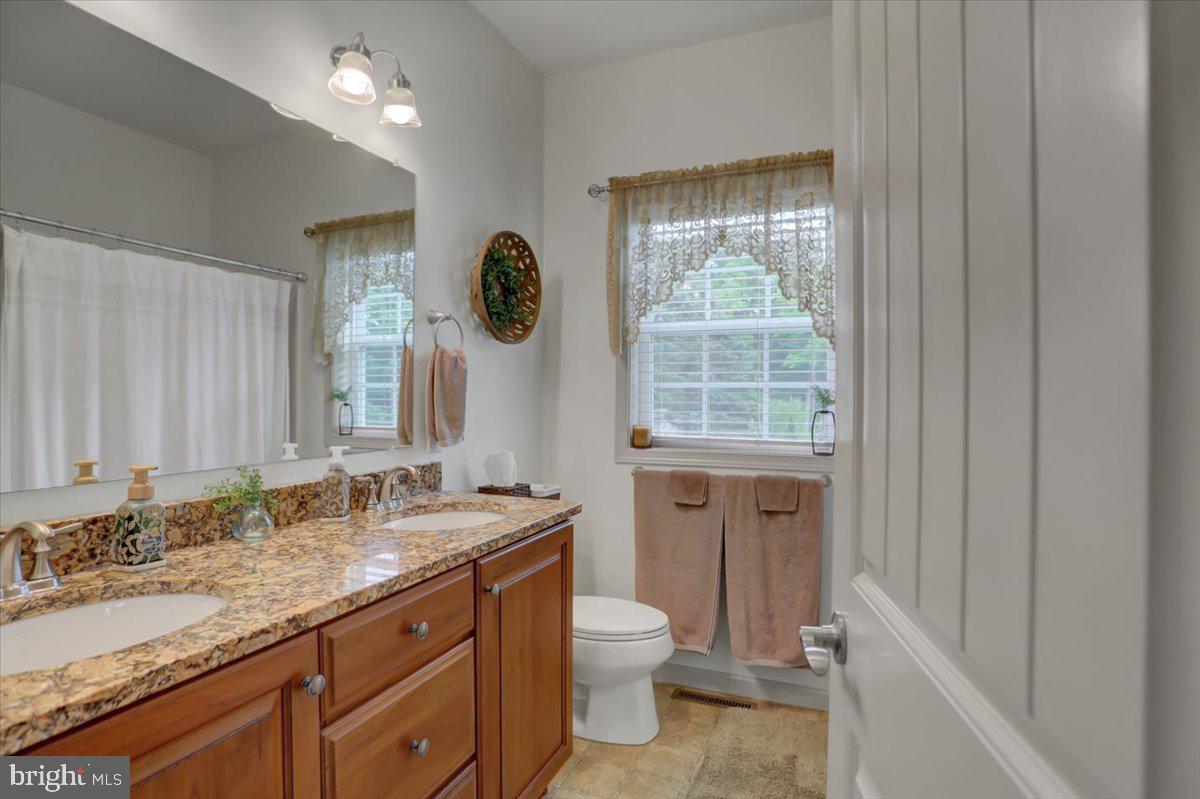 416 Castleton Drive Chambersburg, PA 17202 - Photo 30 of 44 Primary Bathroom
