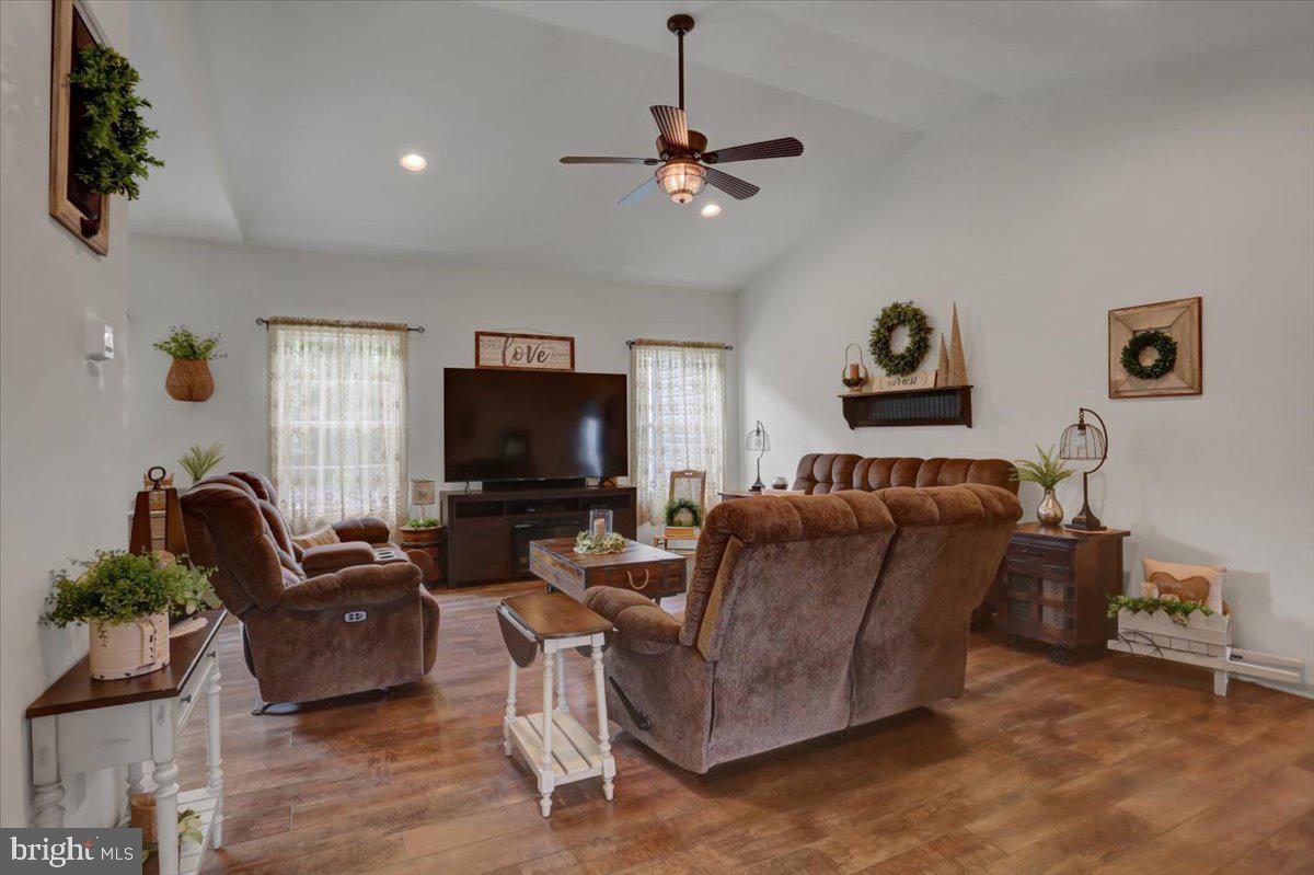 416 Castleton Drive Chambersburg, PA 17202 - Photo 8 of 44 Living Room
