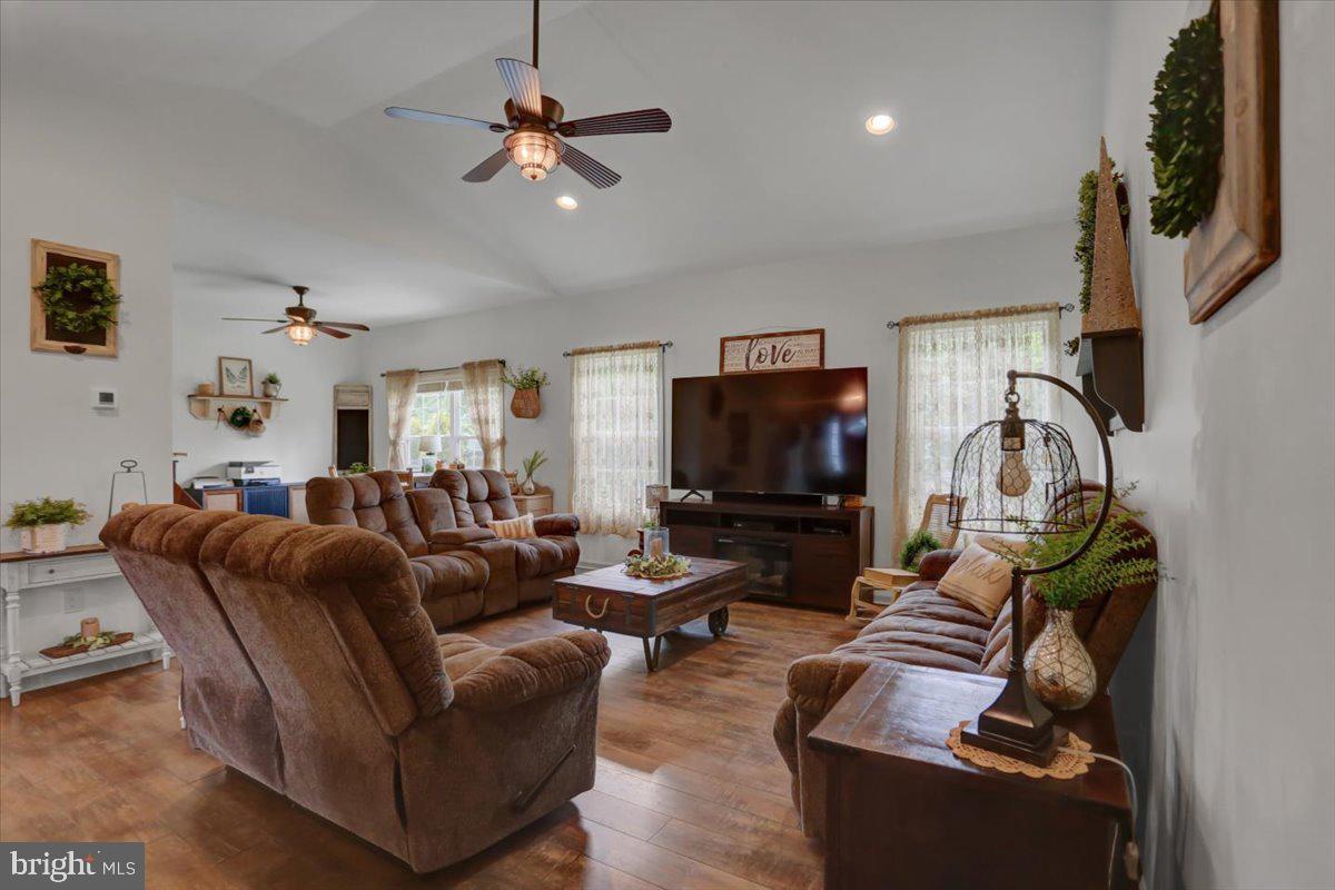 416 Castleton Drive Chambersburg, PA 17202 - Photo 9 of 44 Living Room