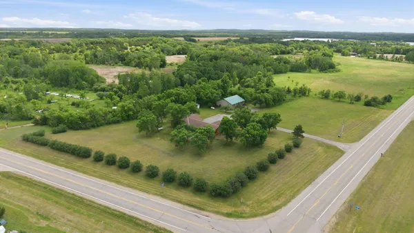 $689,000 | 23801 County Road 9 Northeast, New London, MN 56273
