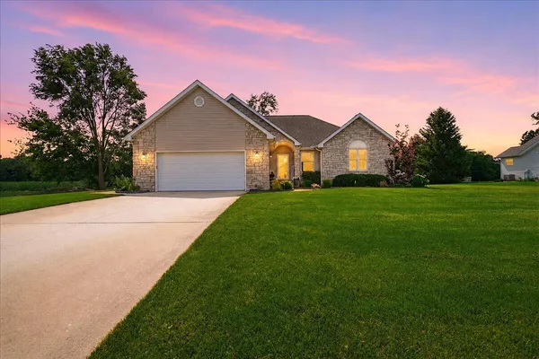$438,000 | 518 Golden Rain Court, De Motte, IN 46310