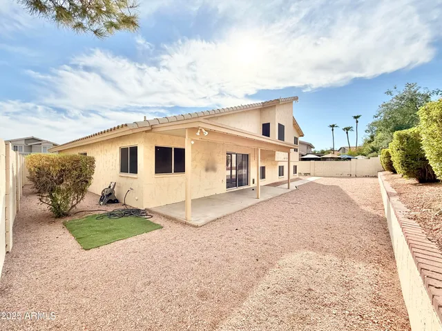 a view of a back yard of the house