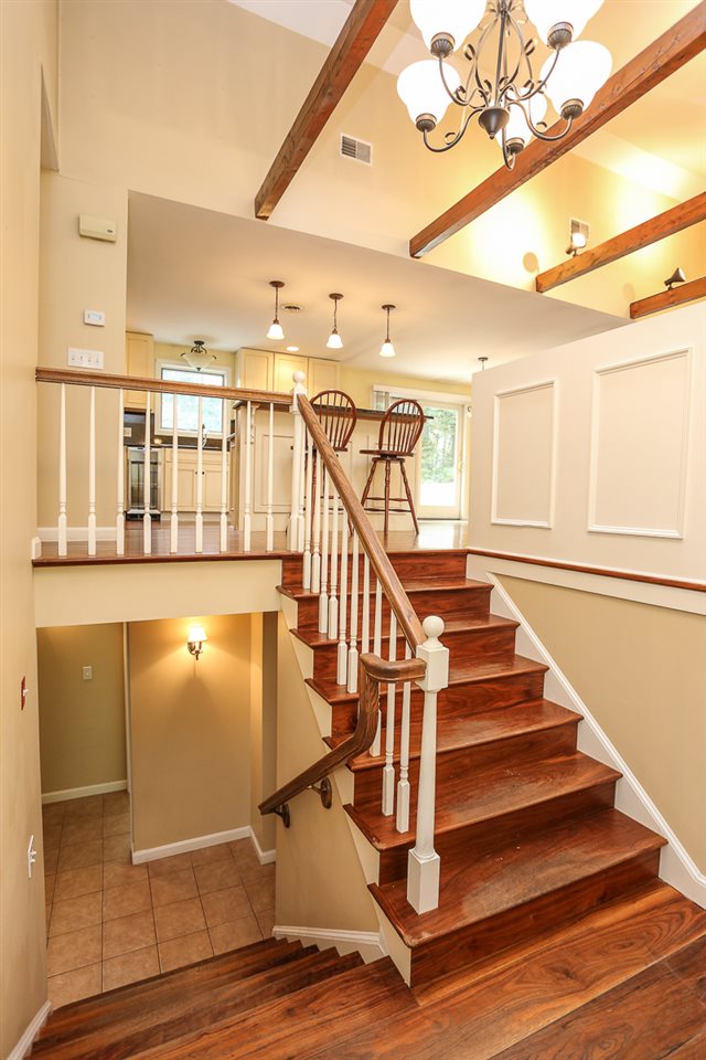 37 Hemlock Street Rochester, NH 03867 - Photo 4 of 38