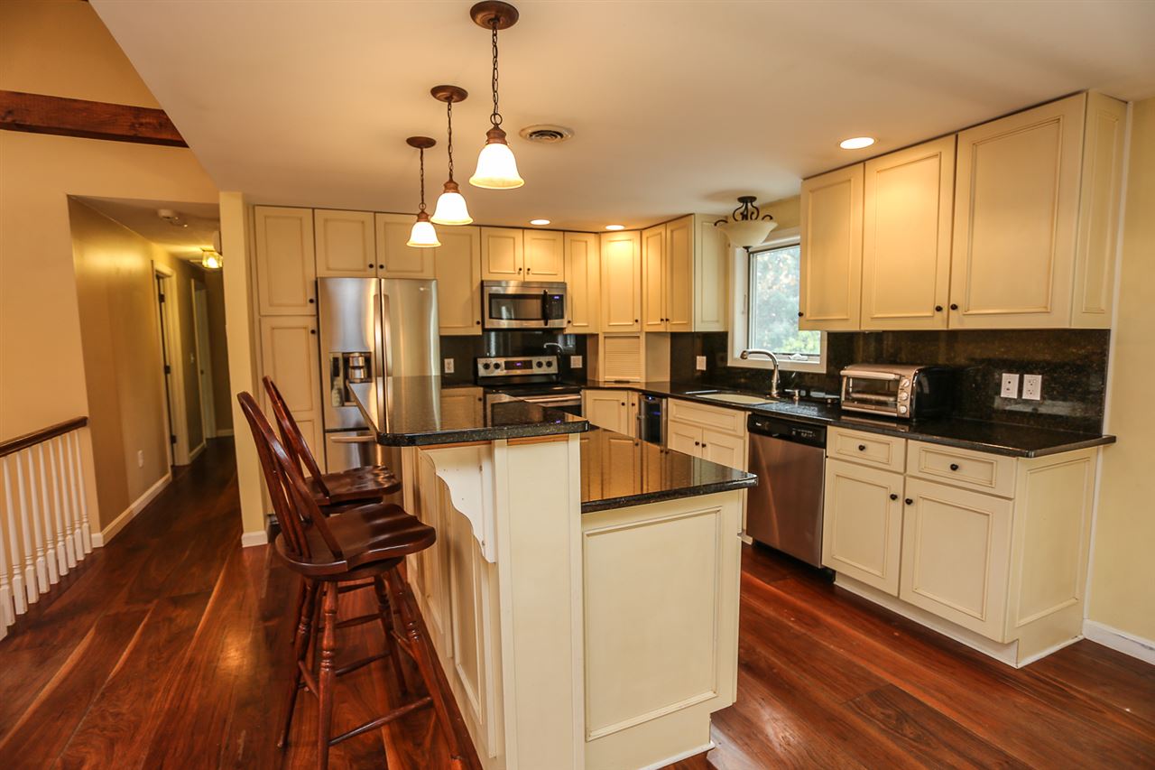 37 Hemlock Street Rochester, NH 03867 - Photo 5 of 38