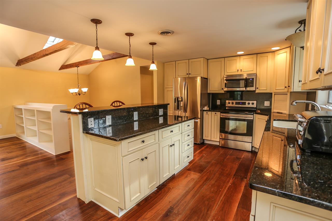 37 Hemlock Street Rochester, NH 03867 - Photo 8 of 38