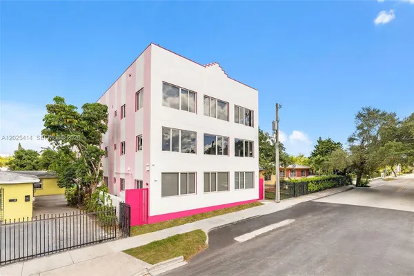 $2,725 | 315 Northwest 32nd Street, Unit 301, Miami, FL 33127