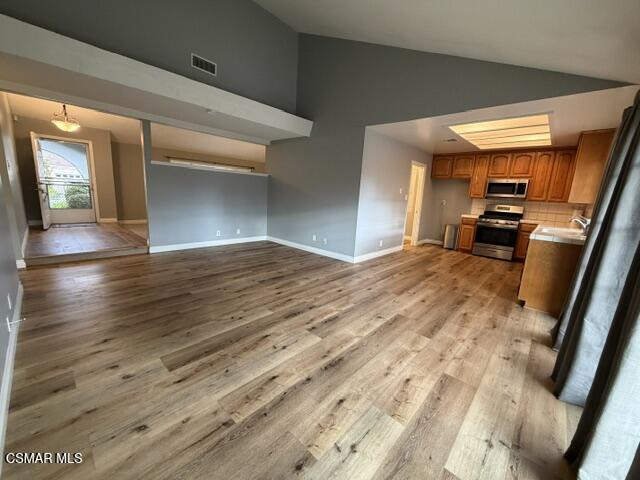 2163 Timberlane Avenue Simi Valley, CA 93063 - Photo 4 of 11 IMG_6320