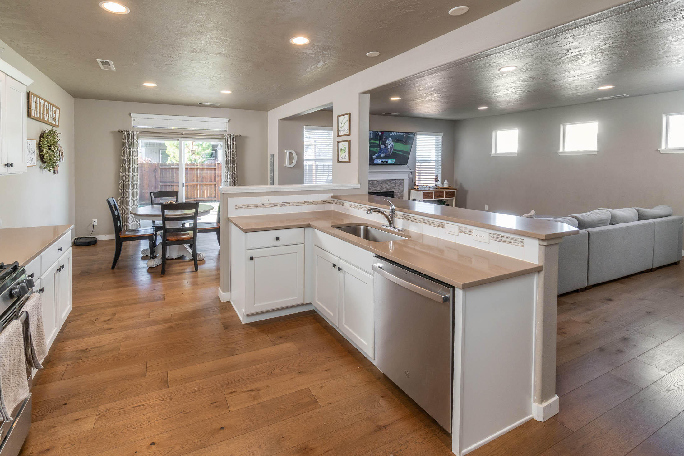 61813 Azalia Place Bend, OR 97702 - Photo 4 of 22 61813 Azalia Place