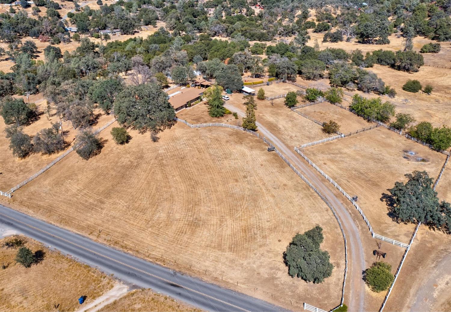 35467 Wells Road Coarsegold, CA 93614 - Photo 4 of 48 Gallery Image 4